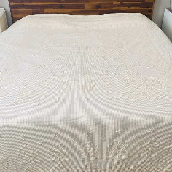 Bates Bedding Vintage Bates Washingtons Choice Cream Hobnail Chenille Bedspread 1x94